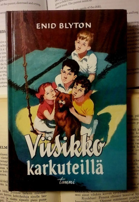 Enid Blyton - Viisikko karkuteillä (sid.)