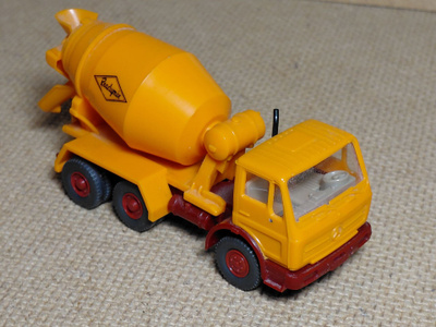 Mercedes-Benz	NG 80	betoniauto	1980 Readymix	1:87	Wiking