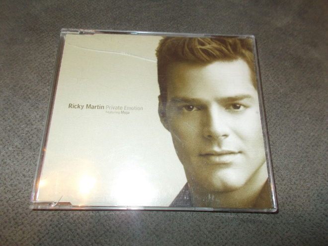 CDM RICKY MARTIN ** PRIVATE EMOTION **
