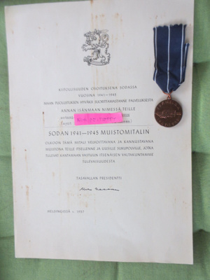 Jatkosodan Muistomitali Myöntökirjalla-