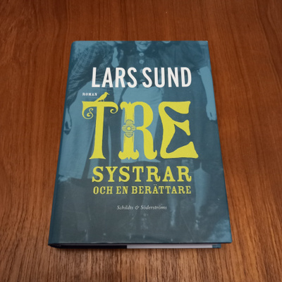 Tre systrar och en berättare : roman i fyra akter – Lars Sun