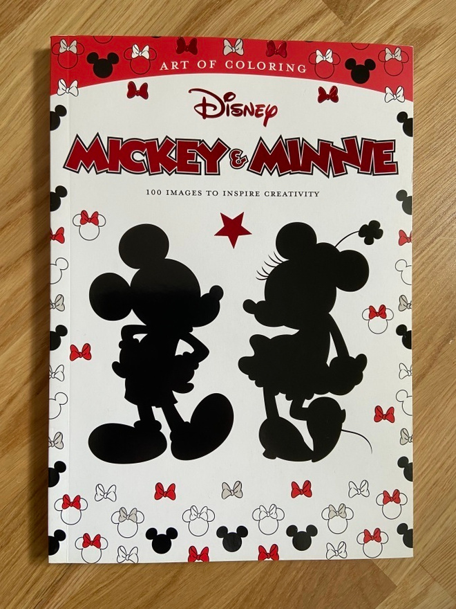 Mickey Mouse And Minnie Mouse värityskirja
