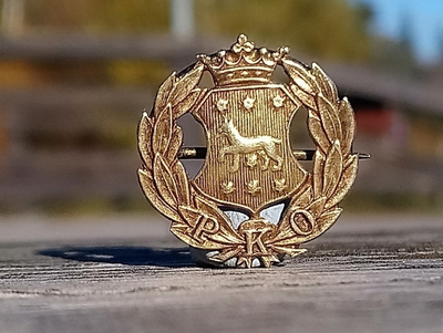 Kullanvärinen Vaakunamerkki. Halkaisija - 19 mm. Hyväkuntoin