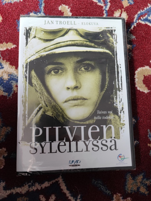 Pilvien syleilyssä UUSI