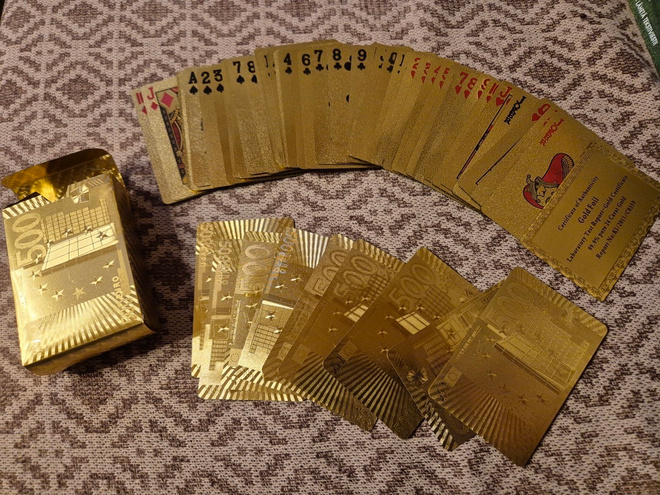 Kullatut pelikortit 500€ selkämyksellä