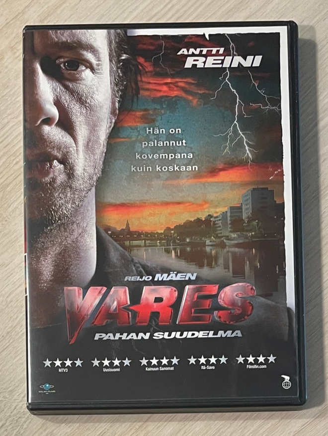 Vares - Pahan suudelma (2010) Antti Reini