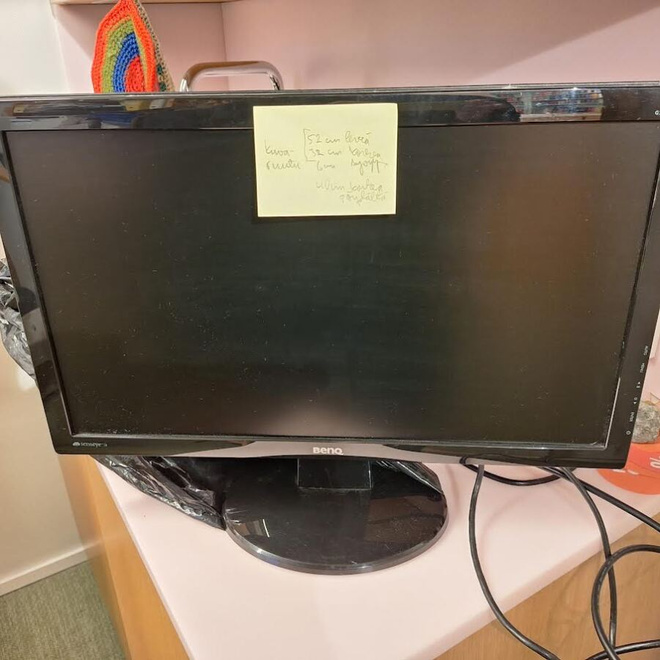 Benq pöytäkoneen näyttö 52x 32x6cm