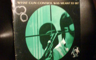 Roolipelilehti  KILLER CROSSHAIRS  ( 1995 ) Sis.postikulut