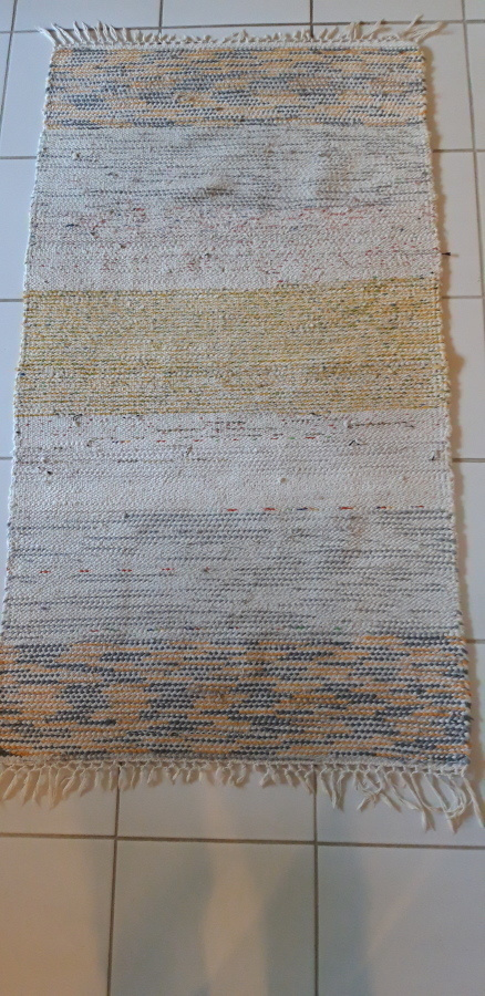 Räsymatto koko n. 75 x 135 cm, omatekemä