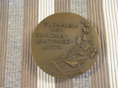 Suomalainen Sanomalehtimiesliitto mitali 1976 / H.Varja 1976
