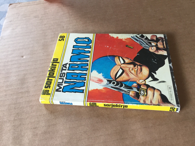 SARJAKIRJA 58 MUSTANAAMIO HYVÄ