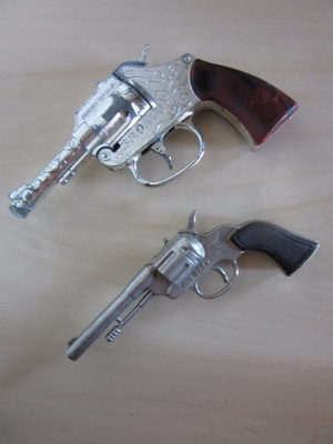1970 luvun leikkipyssyt 2 kpl