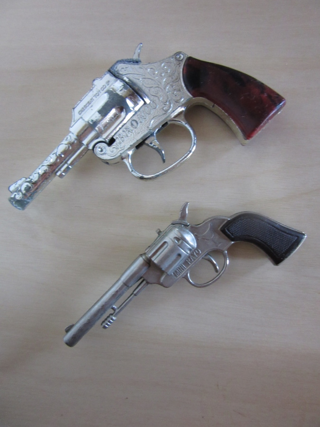 1970 luvun leikkipyssyt 2 kpl