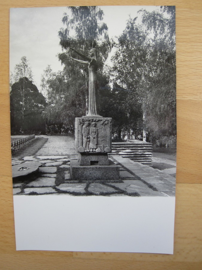 VANHA Valokuva Sankaripatsas Saarijärvi 1940-l