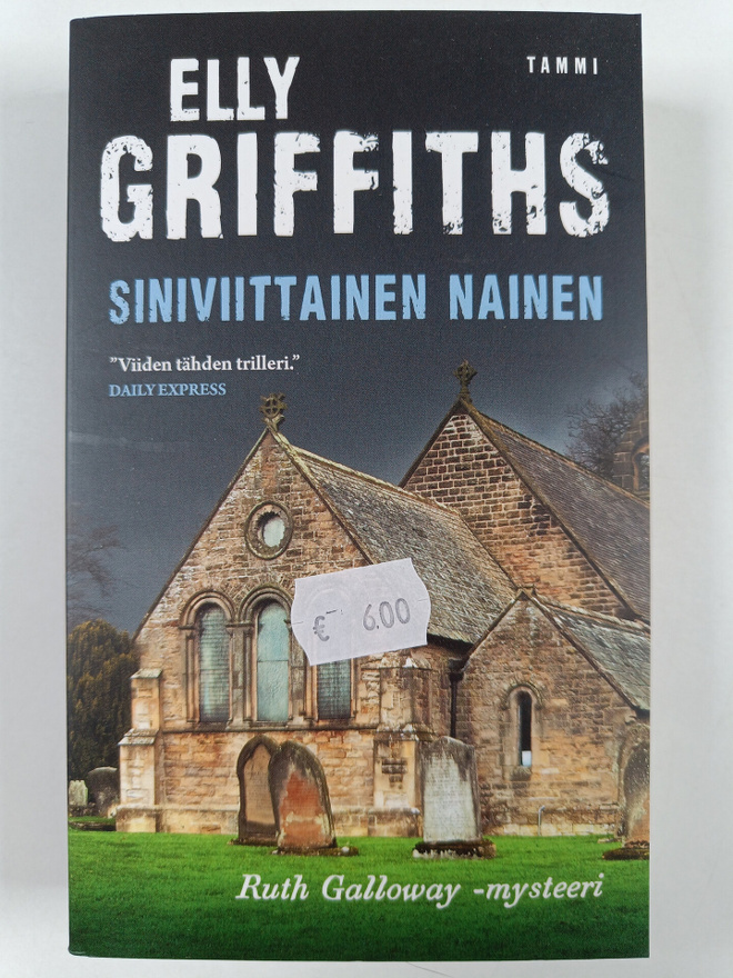 Elly Griffiths : Siniviittainen nainen