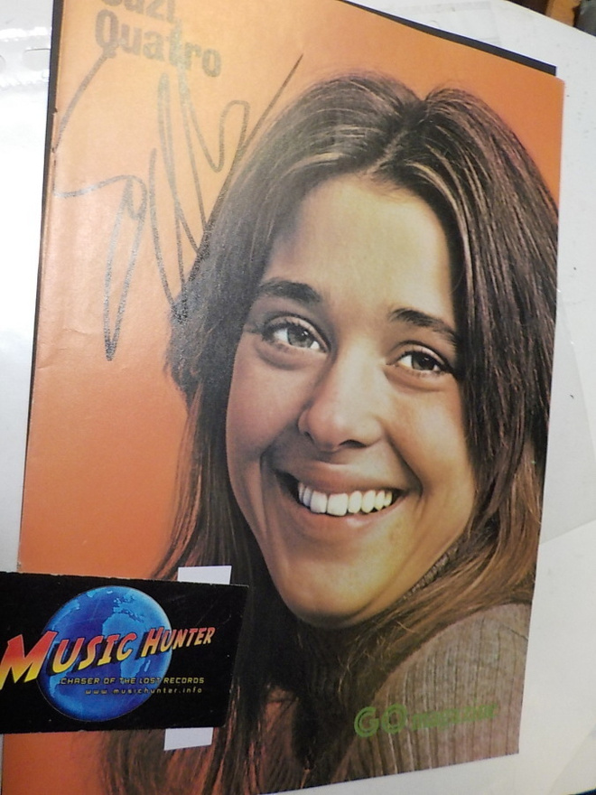 SUZI QUATRO NIMIKIRJOITUS LEHTIKUVASSA