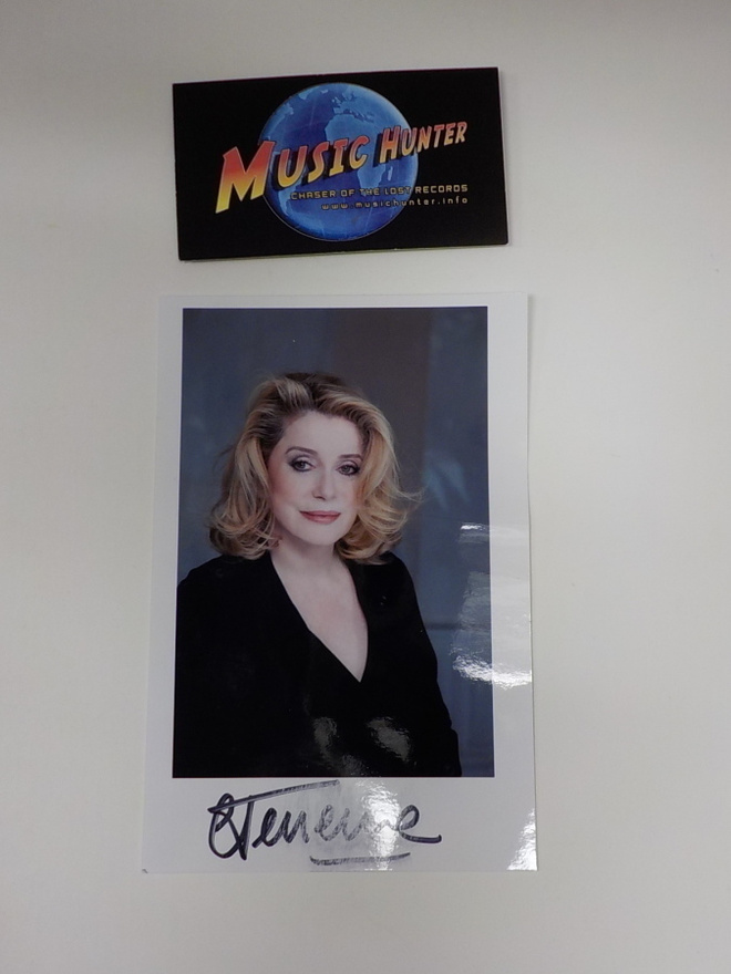 CATHERINE DENEUVE NIMIKIRJOITUS KUVASSA