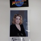 CATHERINE DENEUVE NIMIKIRJOITUS KUVASSA - pikkukuva 1