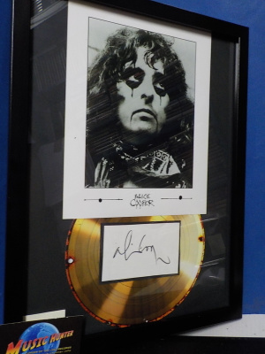 ALICE COOPER TAULU NIMMARILLA