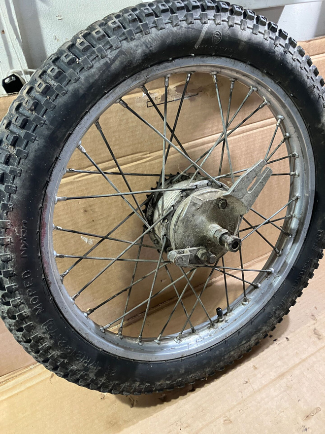 Weinmann leimalla 17"takapyörä Tunturiin