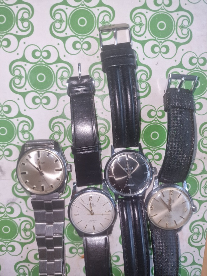 MIESTEN RANNEKELLOT 4 KPL VINTAGE