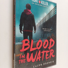 Caleb Roehrig : Blood in the water : A Hunt a killer orig... - pikkukuva 1