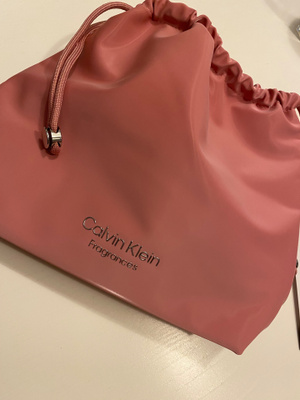 Calvin Klein-pussukka