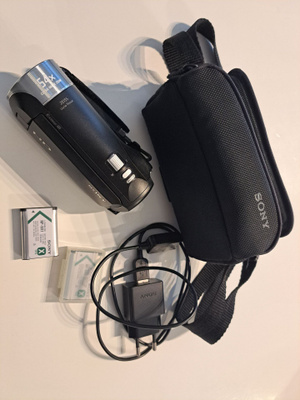 Sony Handycam HDR-CX240E Full HD-videokamera kahdella akulla