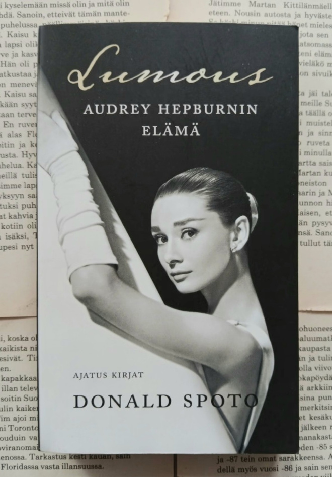 Donald Spoto - Lumous: Audrey Hepburnin elämä (pokkari)