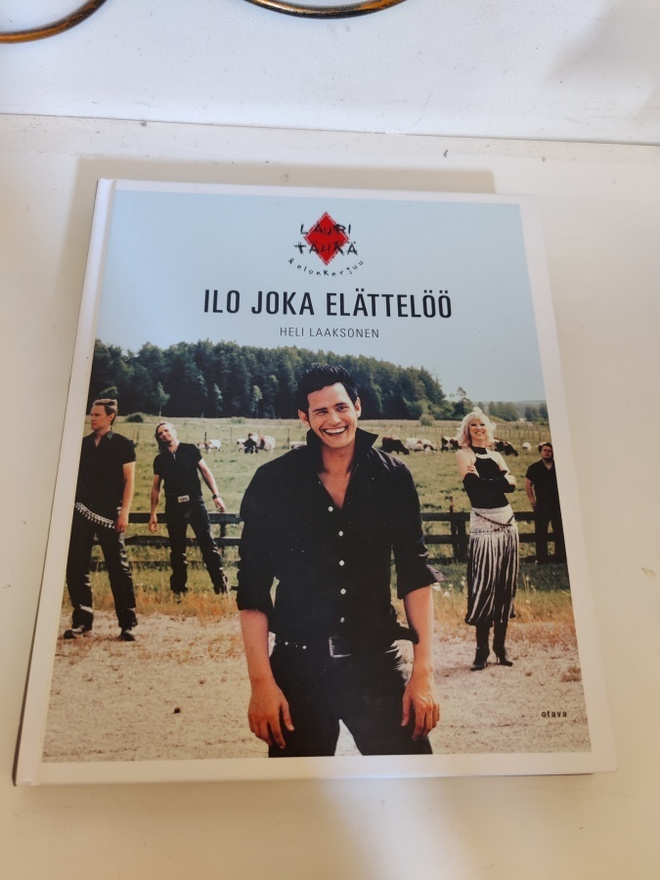 Heli Laaksonen; Ilo joka elättelöö