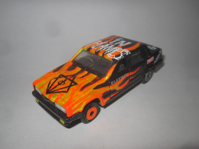 IN FLAMES - Volvo 760 GLE - Majorette