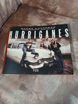 HURRIGANES - KIRJA