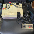 Nintendo 8 bit, 2 ohjainta, Super Mario peli. - pikkukuva 1