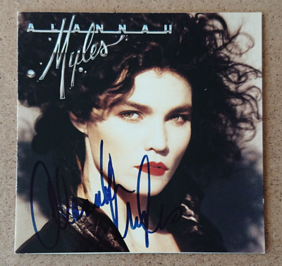 Alannah Myles - nimikirjoitus Cd - vihkon kannessa