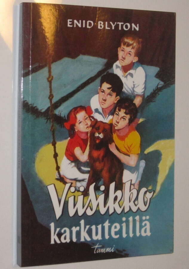 Enid Blyton : Viisikko karkuteillä - 14.p 2004