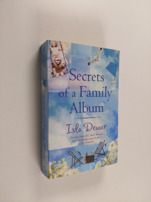 Isla Dewar : Secrets of a Family Album
