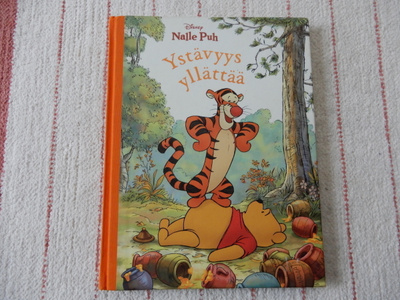 NALLE PUH YSTÄVYYS YLLÄTTÄÄ